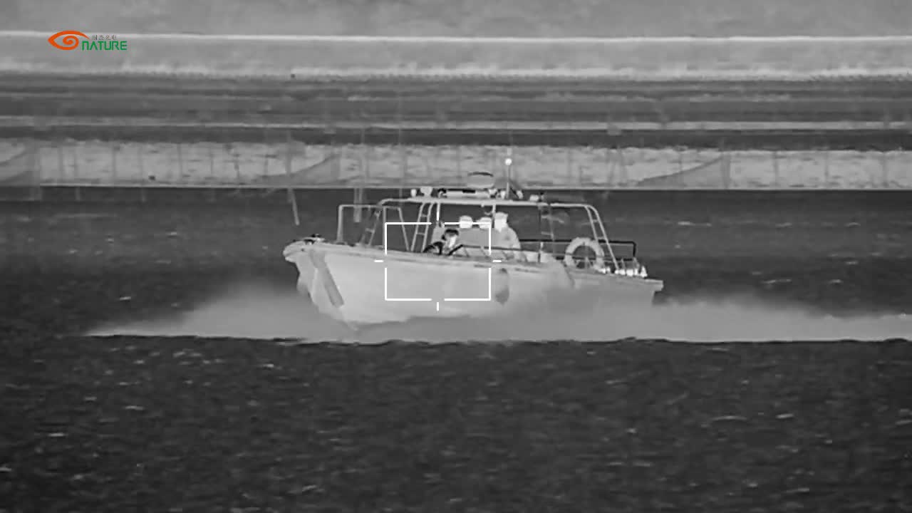 Sea speedboat intrusion area tracking - nighttime thermal imaging